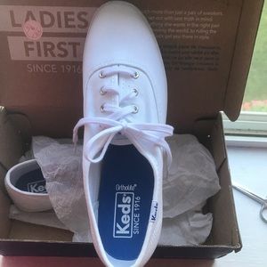 NWT Keds Champions